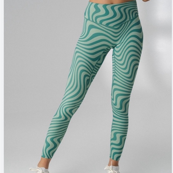 Balance Athletica Vitality X Cosmopolitan pant in botanical green - Picture 3 of 6